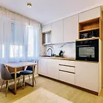 Stylish Apartments - Near Zadar Bridge